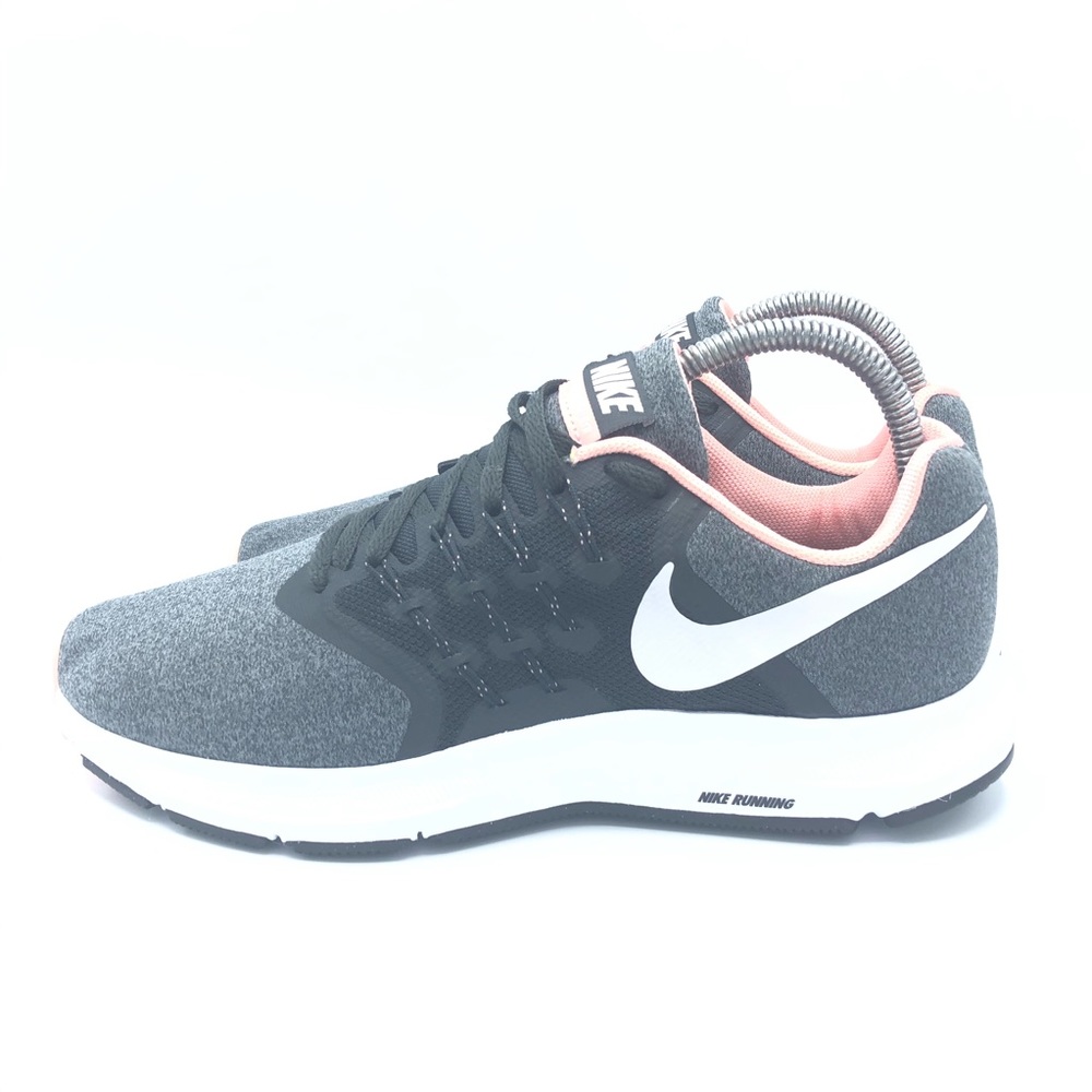 Nike Run Swift Woman’s Light Weight Shoe Size 8.5